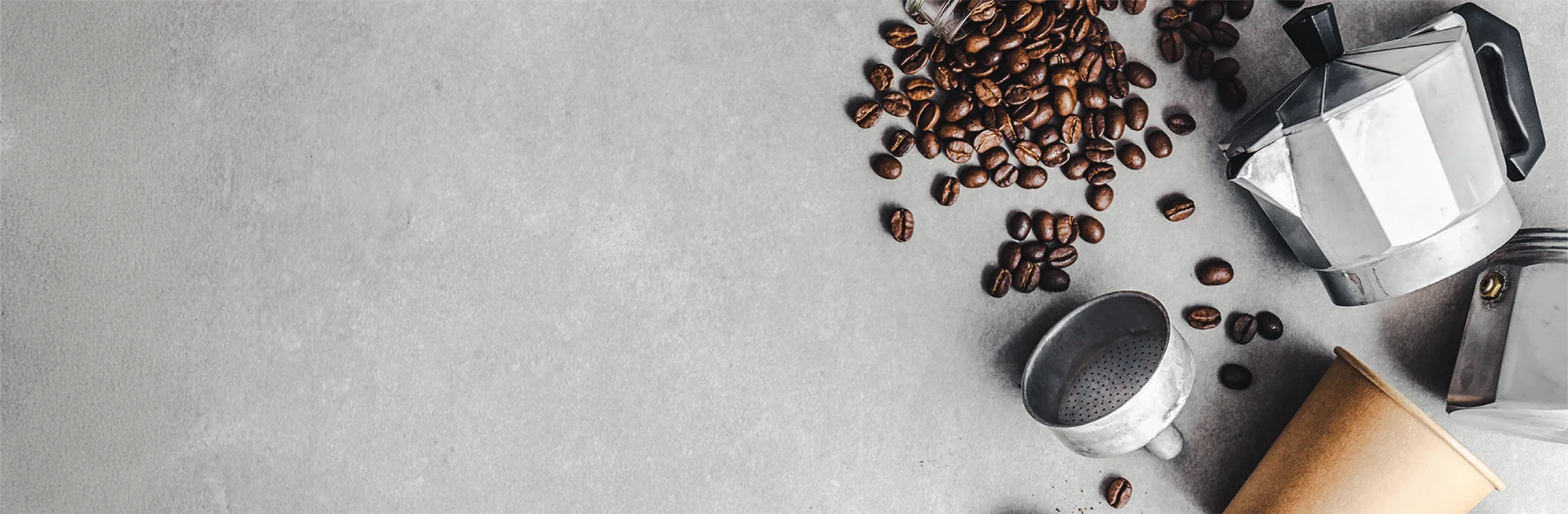 Profesyonel demleme ekipmanları — dripper, server, kettle ve tartı