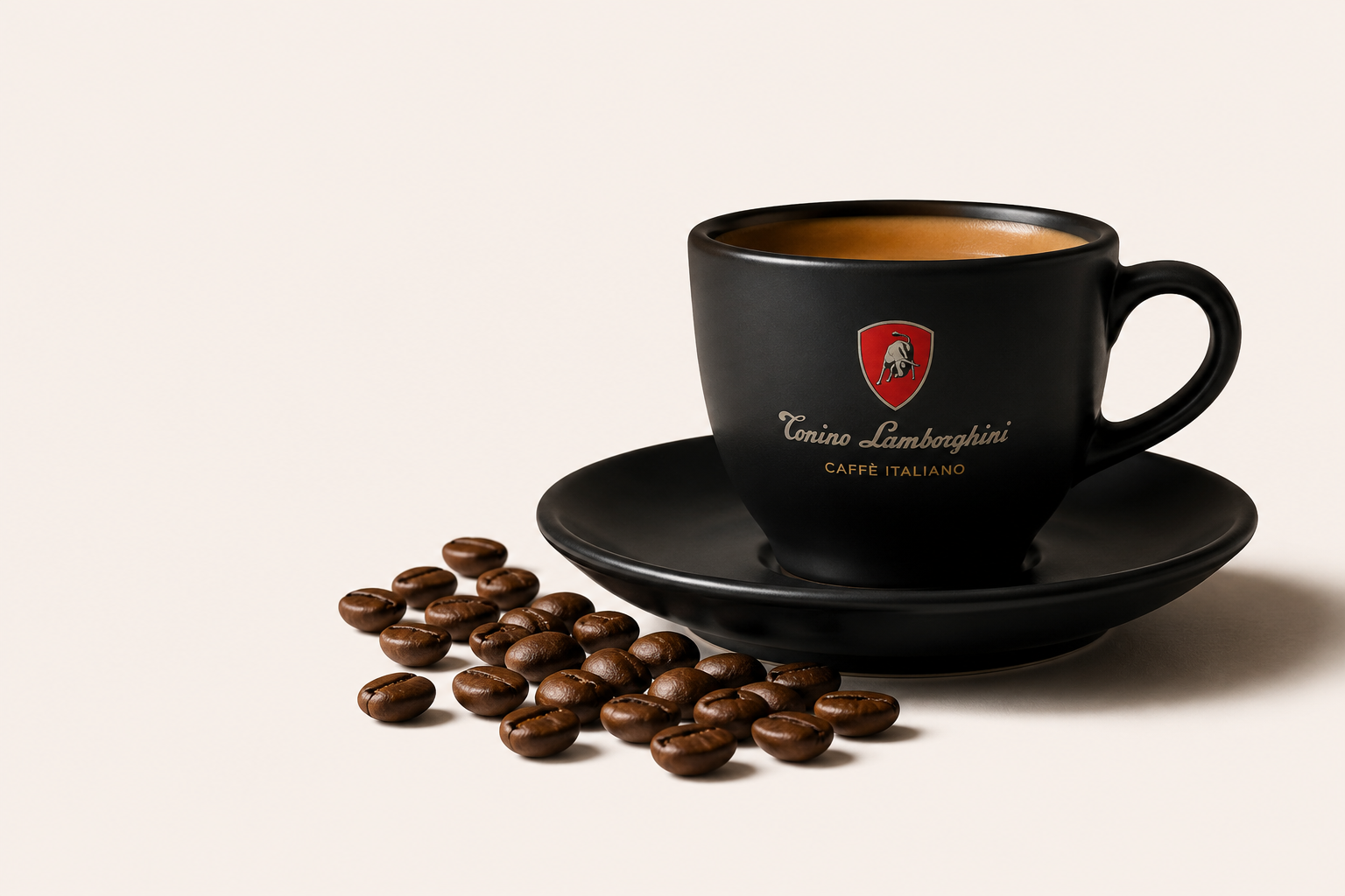 Tonino Lamborghini siyah espresso fincanı ve kavrulmuş çekirdekler