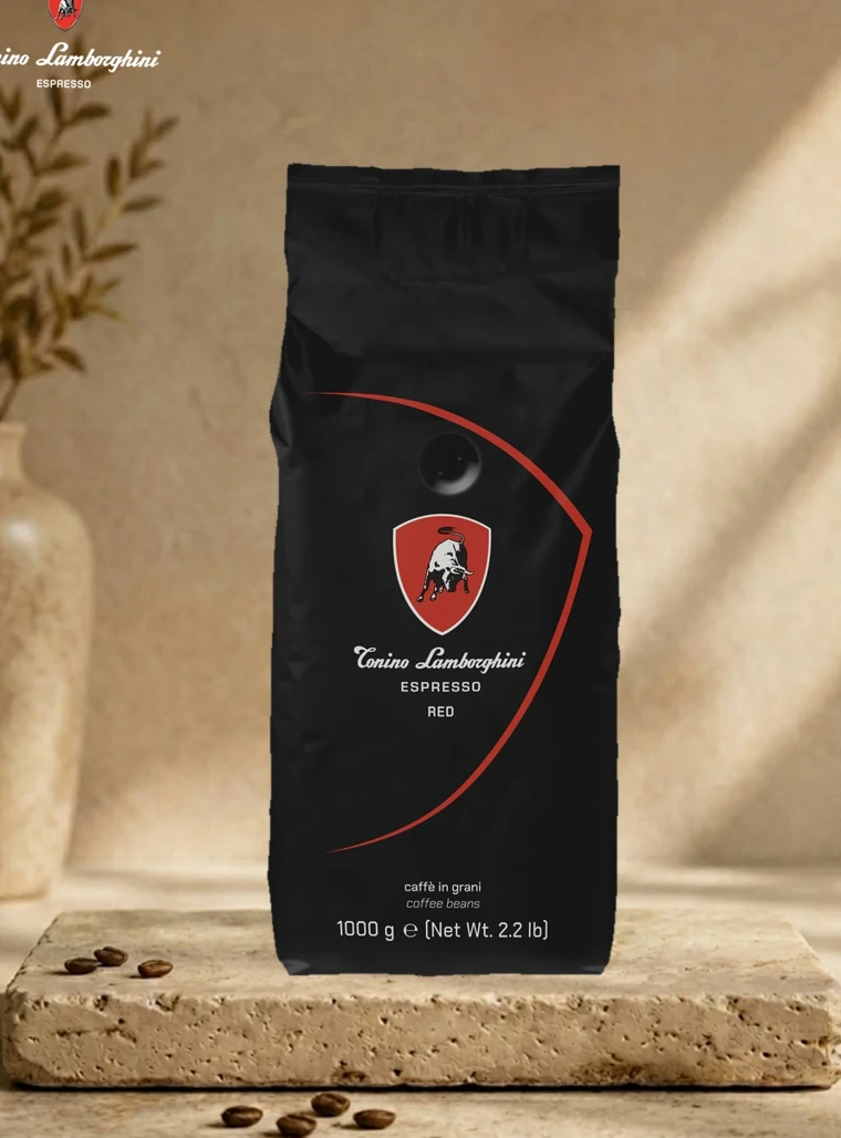 Tonino Lamborghini espresso çekirdek kahve paketi ve kavrulmuş çekirdekler