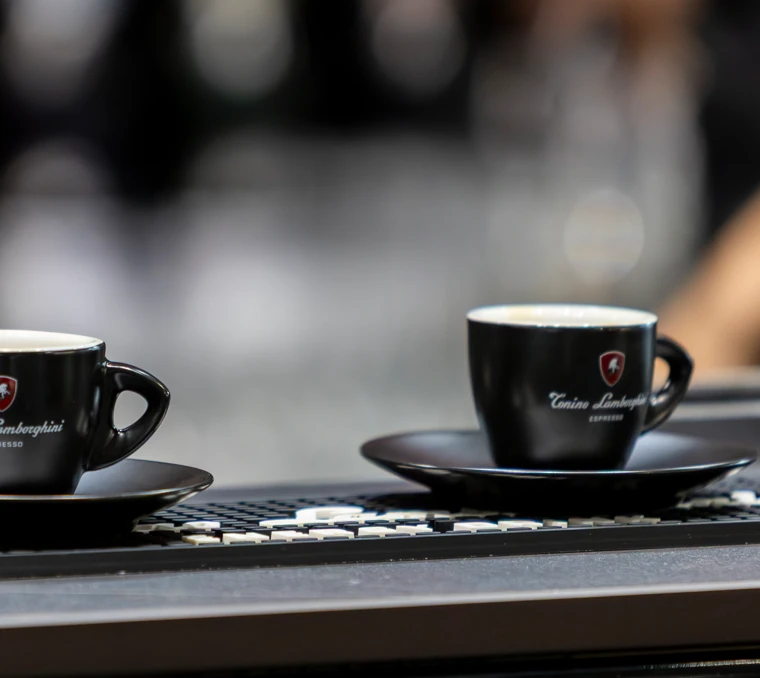 Tonino Lamborghini siyah espresso fincanları