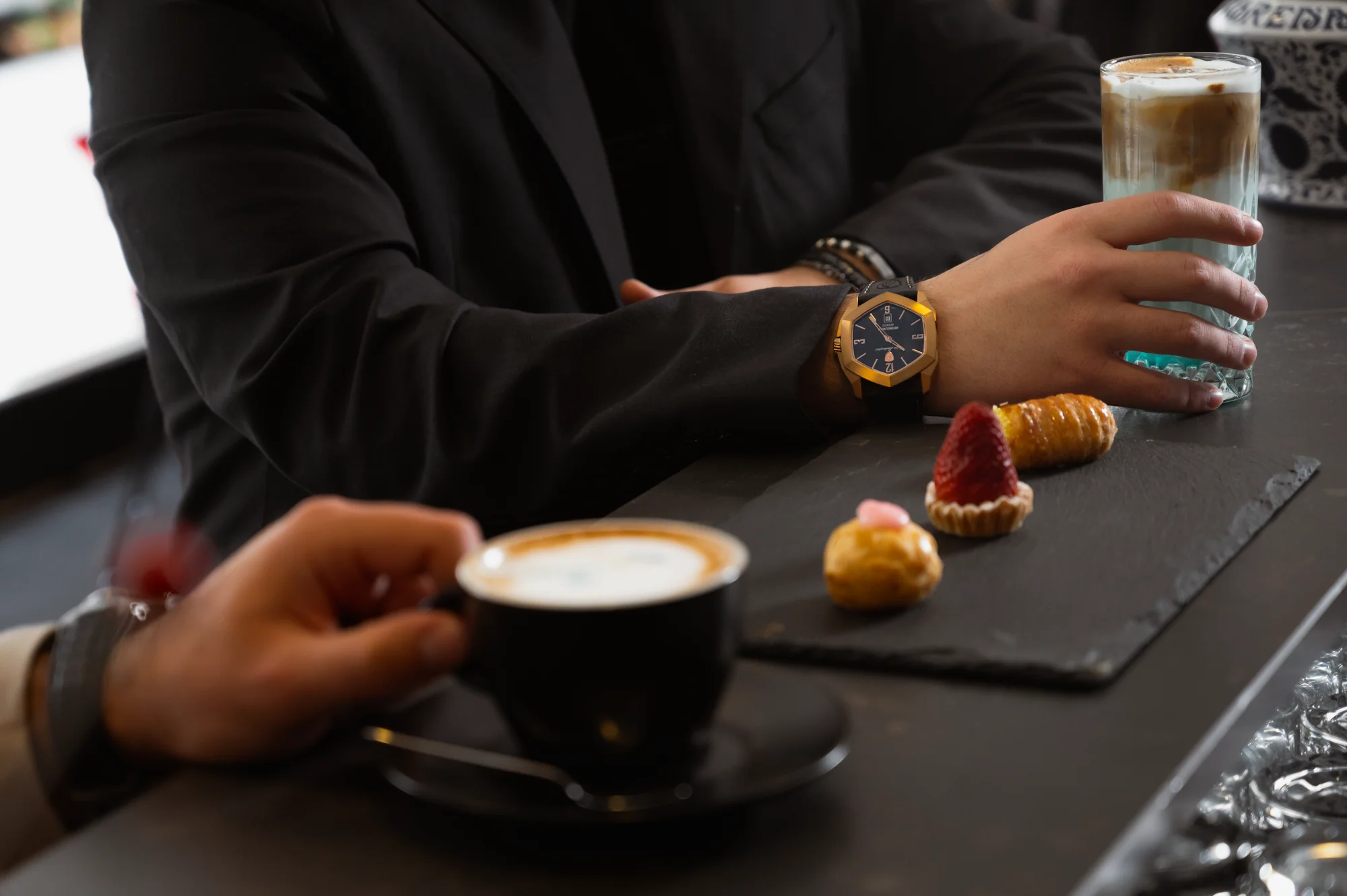 Cappuccino sanatı: 1/3 espresso, 1/3 süt, 1/3 köpük